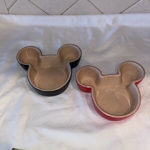 NWOB Disney Le Creuset Stoneware 2 Piece Mickey Mouse Ramekin Set, Black & Red